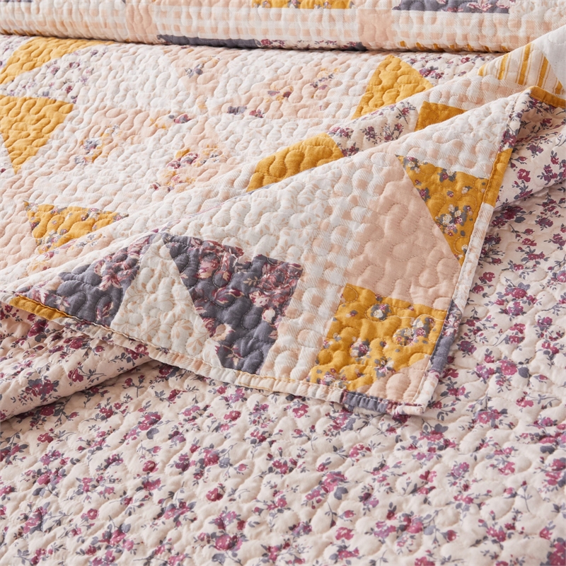Benjara Jey 2pc XL Twin Quilt & Pillow Sham Set- Patchwork Pinwheel Print- Peach