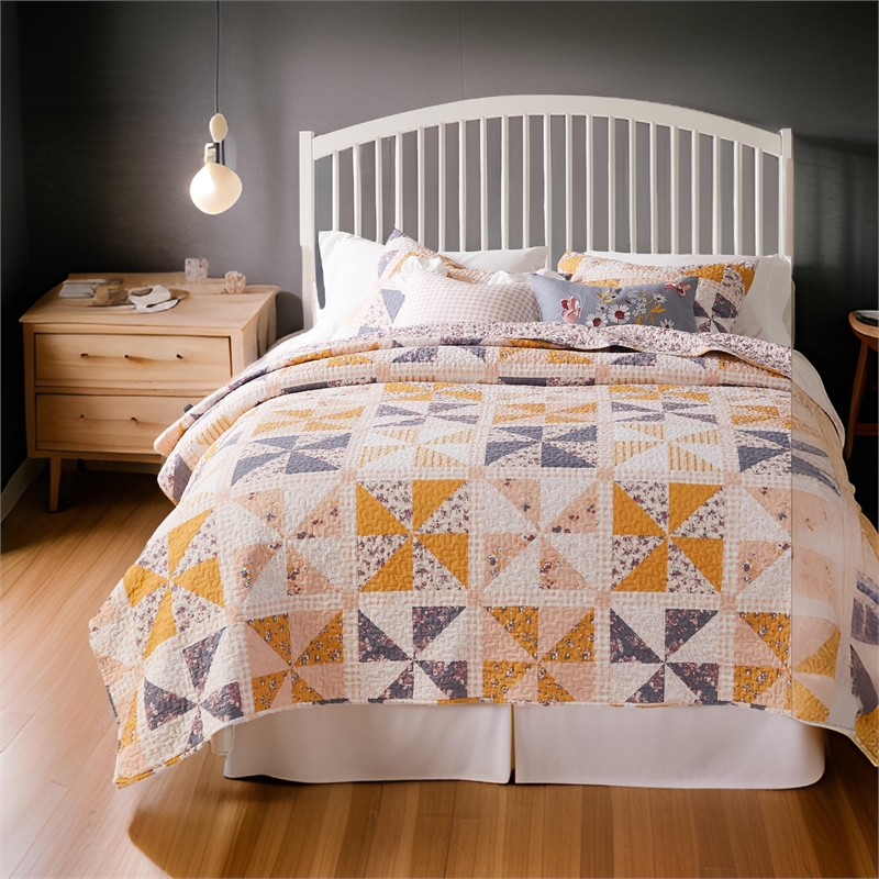 Benjara Jey 2pc XL Twin Quilt & Pillow Sham Set- Patchwork Pinwheel Print- Peach