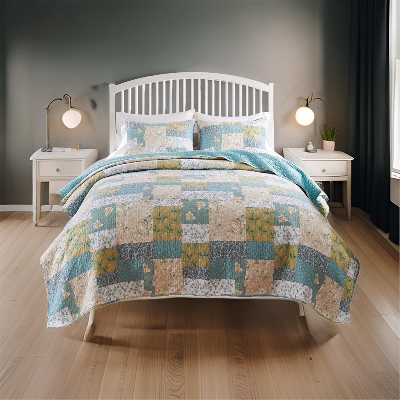 Benjara Evane 3pc King Quilt Set- Shams- Soft Floral Mist Blue and White Cotton