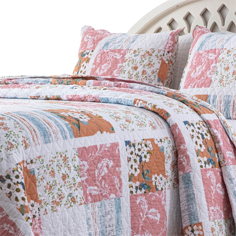 Benjara Vanie 3pc King Quilt Set-Pillow Shams-Scalloped-Blue White Pink Cotton