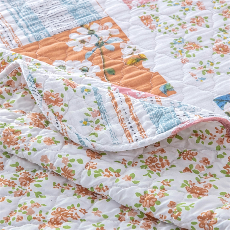 Benjara Vanie 3pc King Quilt Set-Pillow Shams-Scalloped-Blue White Pink Cotton