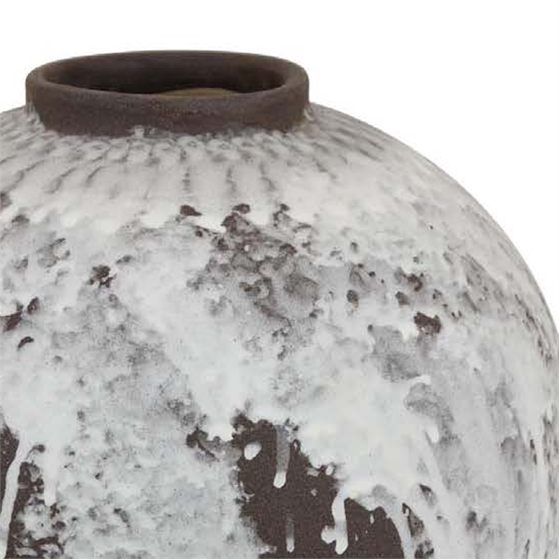 Benjara Gezy Decorative Flower Vase- 15