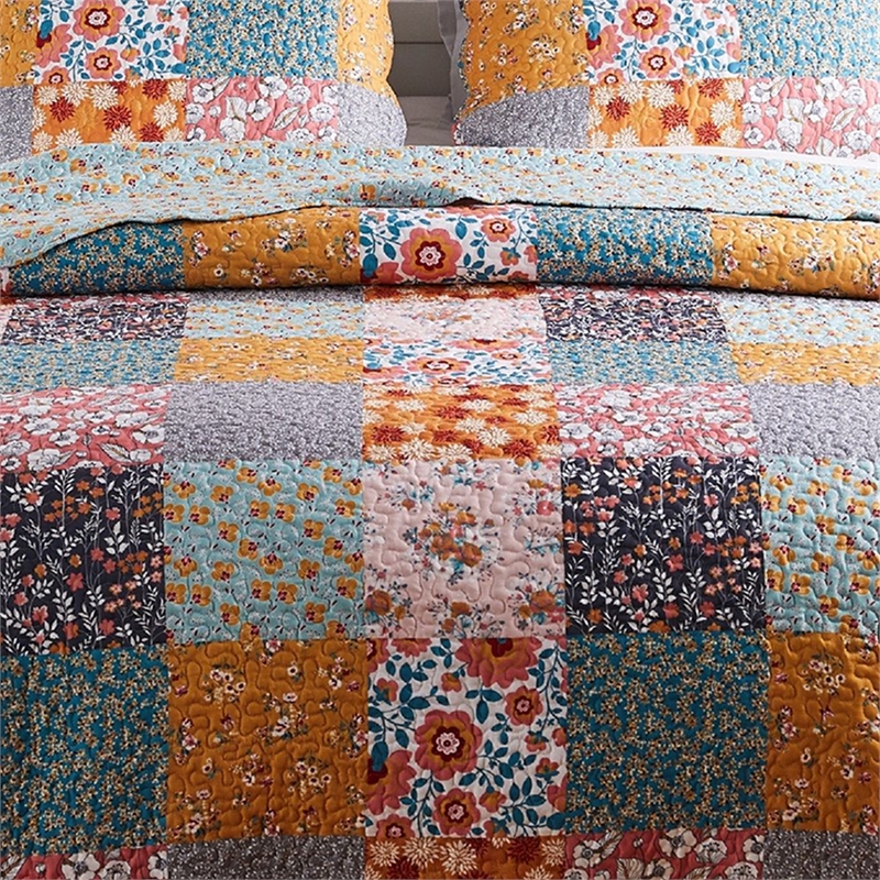 Benjara 3 Piece King Quilt Set with Floral Print- Multicolor