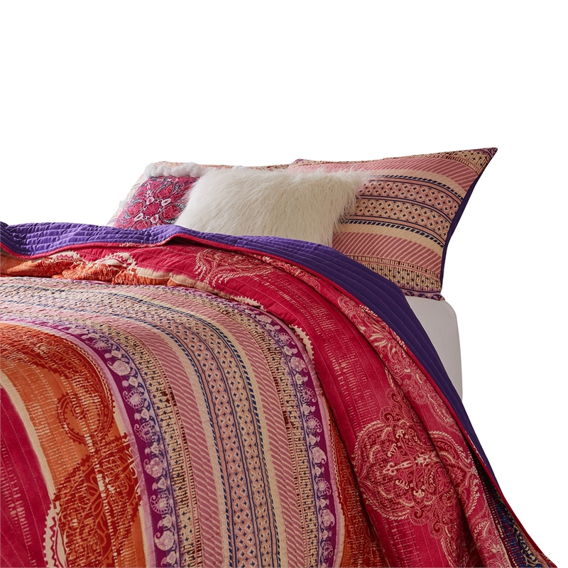 Benjara Dora 3 Piece Bohemian King Quilt Set- Medallion- Paisley- Pink- Blue