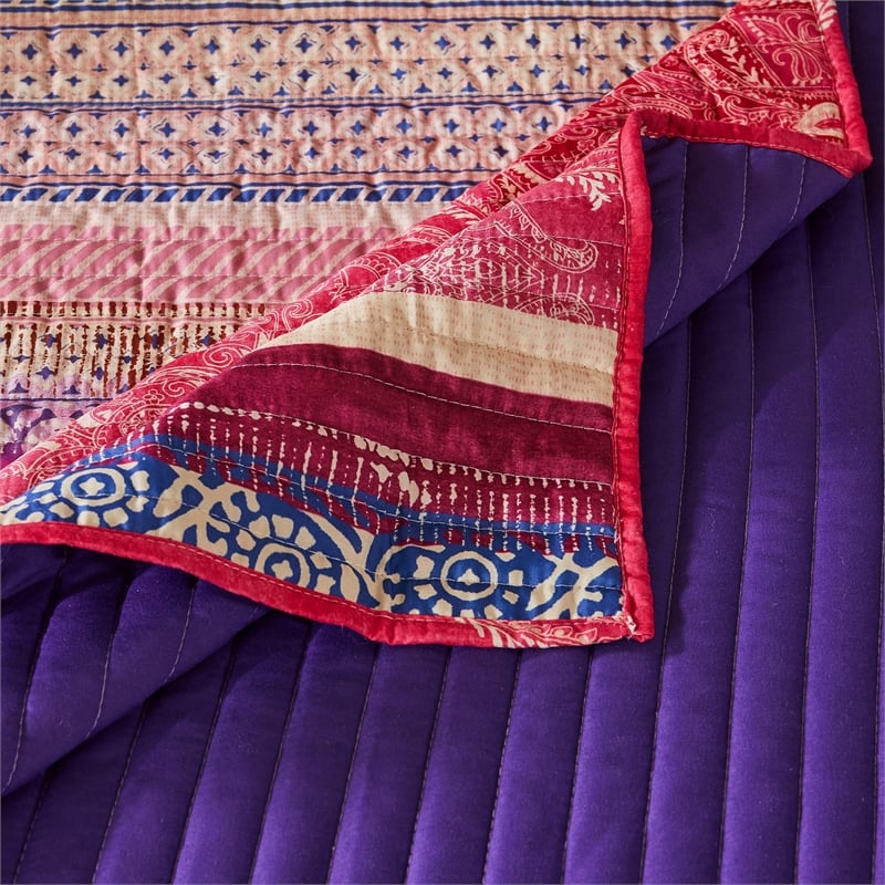 Benjara Dora 3 Piece Bohemian King Quilt Set- Medallion- Paisley- Pink- Blue