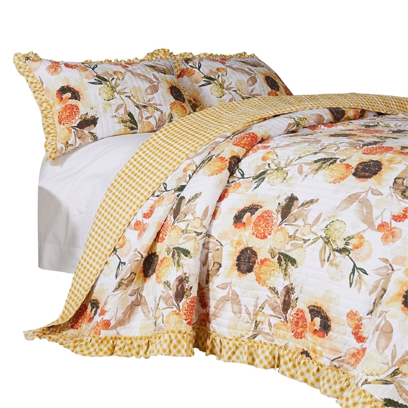 Benjara Kelsa 3 Piece Queen Quilt Set with 2 Pillow Shams and Cotton Fill- Gold