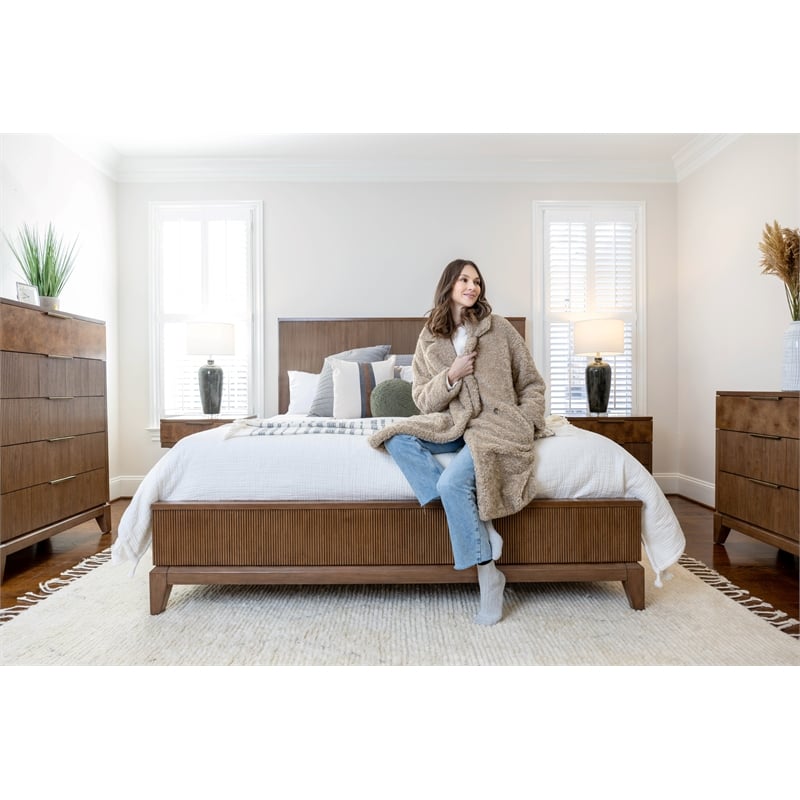 Manhattan Valley - Bed - King - Vintage Chestnut Finish - Wood