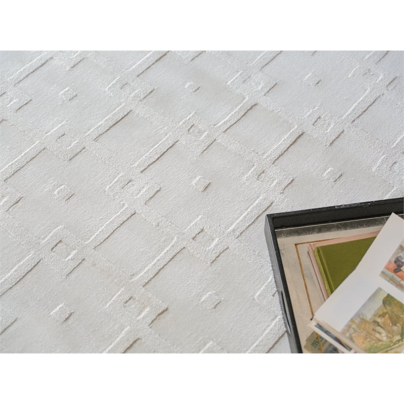 Camora Modern Handloomed Silky Nylon White 4'x6' Area Rug