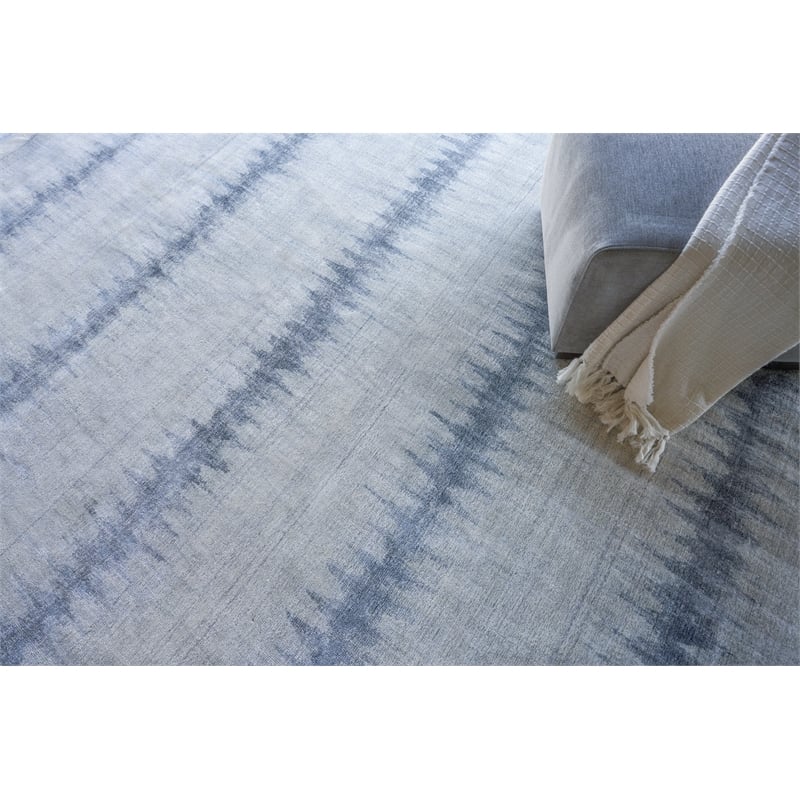Chroma Handloomed Wool/Bamboo Silk Light Blue 12'x15' Area Rug