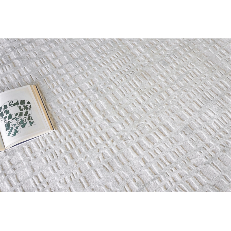 Crescendo Handloomed Bamboo Silk White 2'x3' Area Rug