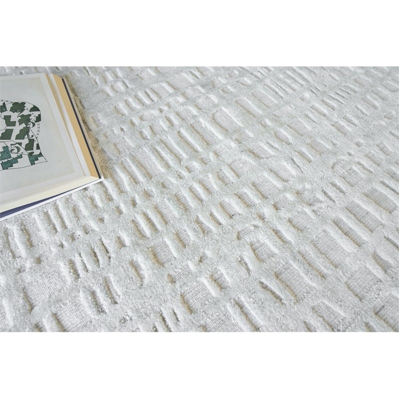 Crescendo Handloomed Bamboo Silk White 2'x3' Area Rug