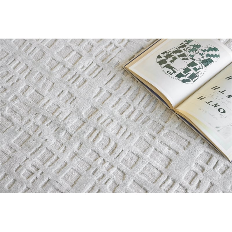 Crescendo Handloomed Bamboo Silk White 4'x6' Area Rug