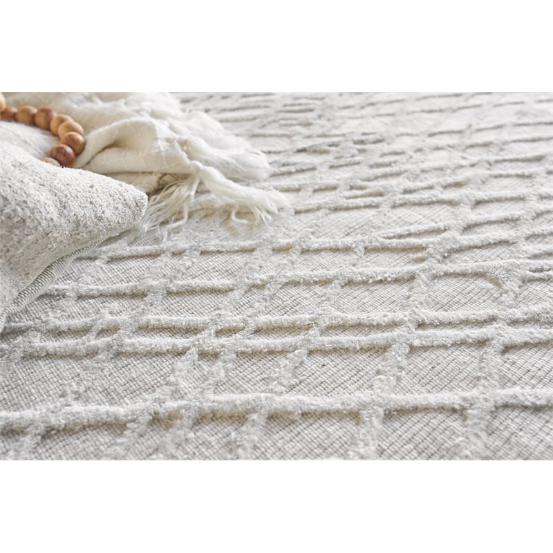 Crescendo Handloomed Bamboo Silk White 4'x6' Area Rug