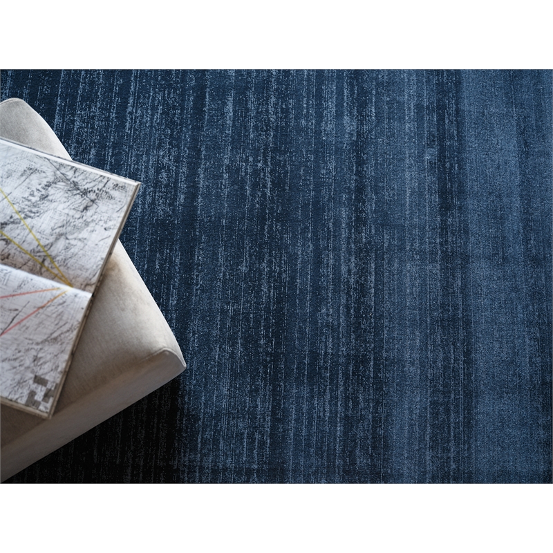 Martelli Modern Handloomed Silky Nylon Navy 4'x6' Area Rug