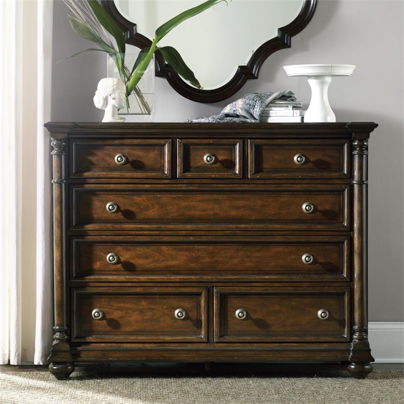 Hooker Furniture Leesburg 7 Drawer Dresser in Mahogany