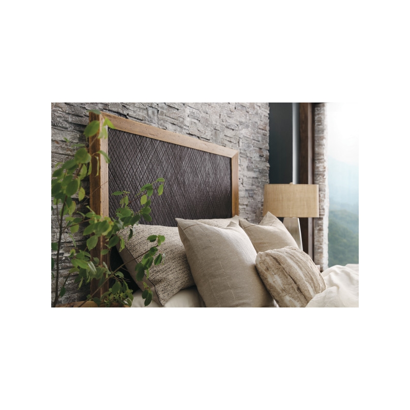 Hooker Furniture Big Sky Veneers and Resin King Panel Bed in Brown