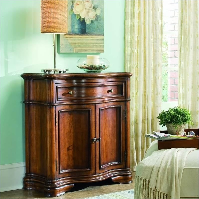 Hooker Furniture Waverly Place Shaped Wood Top Hall Console in Cherry