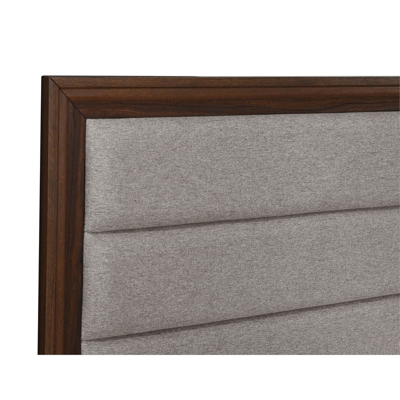 Welsley 4-piece Queen Bedroom Set Walnut
