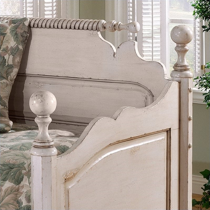 Hillsdale Wilshire Wood Daybed in Antique White 1172DBLHXX