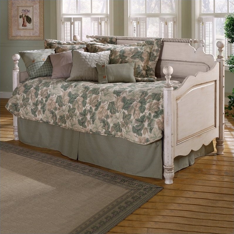 Hillsdale Wilshire Wood Daybed in Antique White - 1172DBLHXX