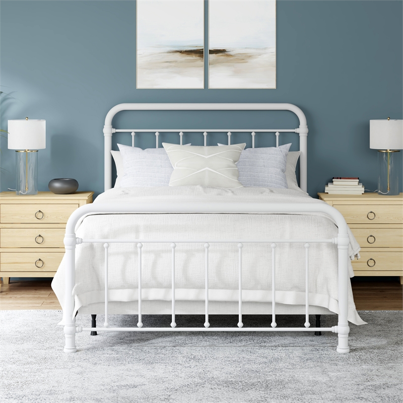 Hillsdale Kirkland Queen Metal Spindle Panel Bed in White