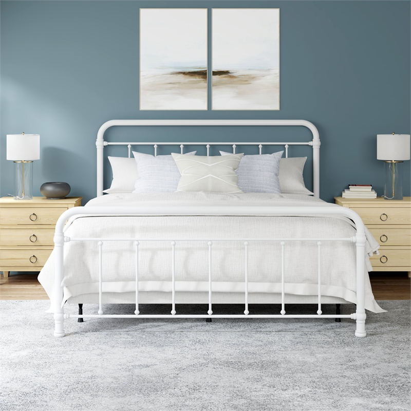 Hillsdale Kirkland Metal King Round Spindle Bed in Soft White