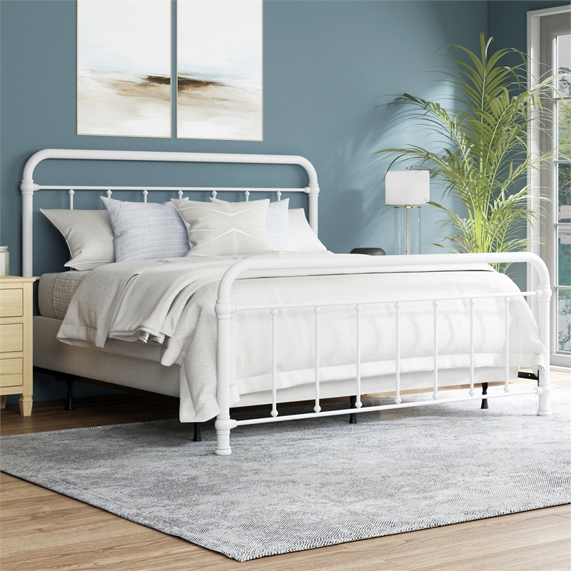 Hillsdale Kirkland Metal King Round Spindle Bed in Soft White