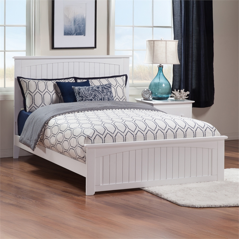 Nantucket Queen Wood Foundation Bed with Matching Footboard in White