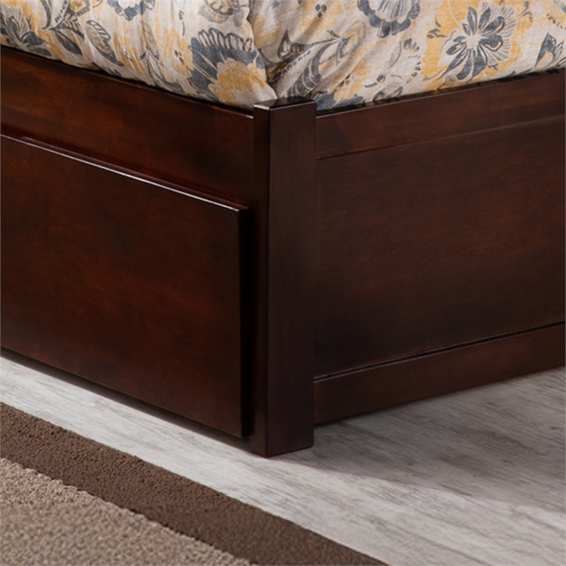 Richmond Full Wood Platform Bed with Footboard and Twin Trundle in Walnut