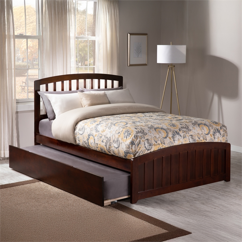 Richmond Full Wood Platform Bed with Matching Footboard & Twin Trundle in Walnut