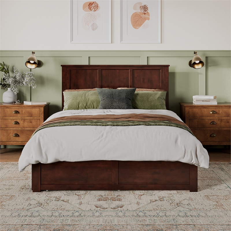 Madison Queen Wood Platform Bed with Footboard and Twin XL Trundle in Walnut