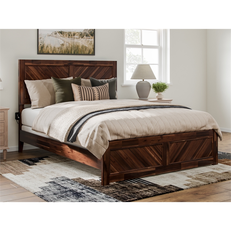 Berkshire Queen Low Wood Platform Bed with Matching Footboard in Barnwood
