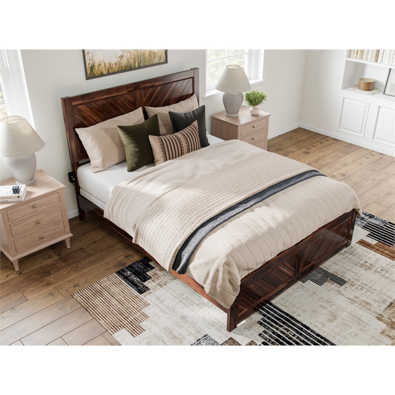 Berkshire Queen Low Wood Platform Bed with Matching Footboard in Barnwood