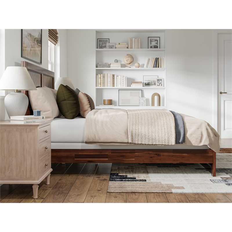 Berkshire Queen Low Wood Platform Bed with Matching Footboard in Barnwood