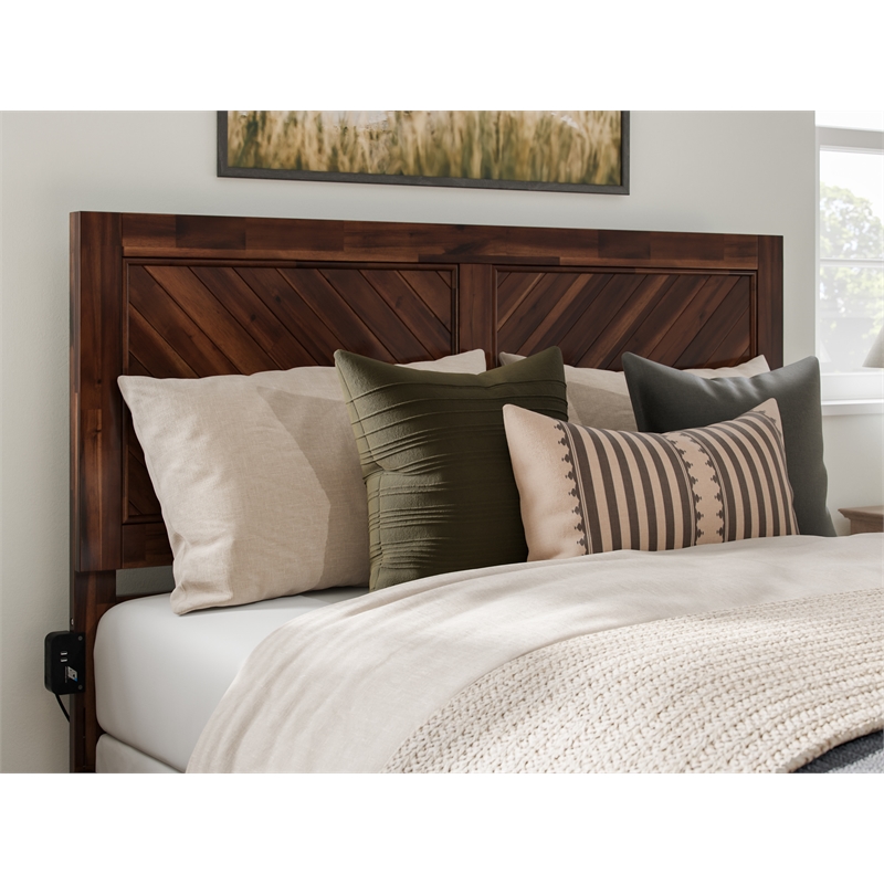 Berkshire Queen Low Wood Platform Bed with Matching Footboard in Barnwood