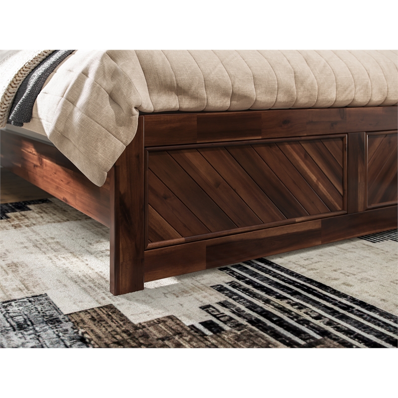 Berkshire Queen Low Wood Platform Bed with Matching Footboard in Barnwood