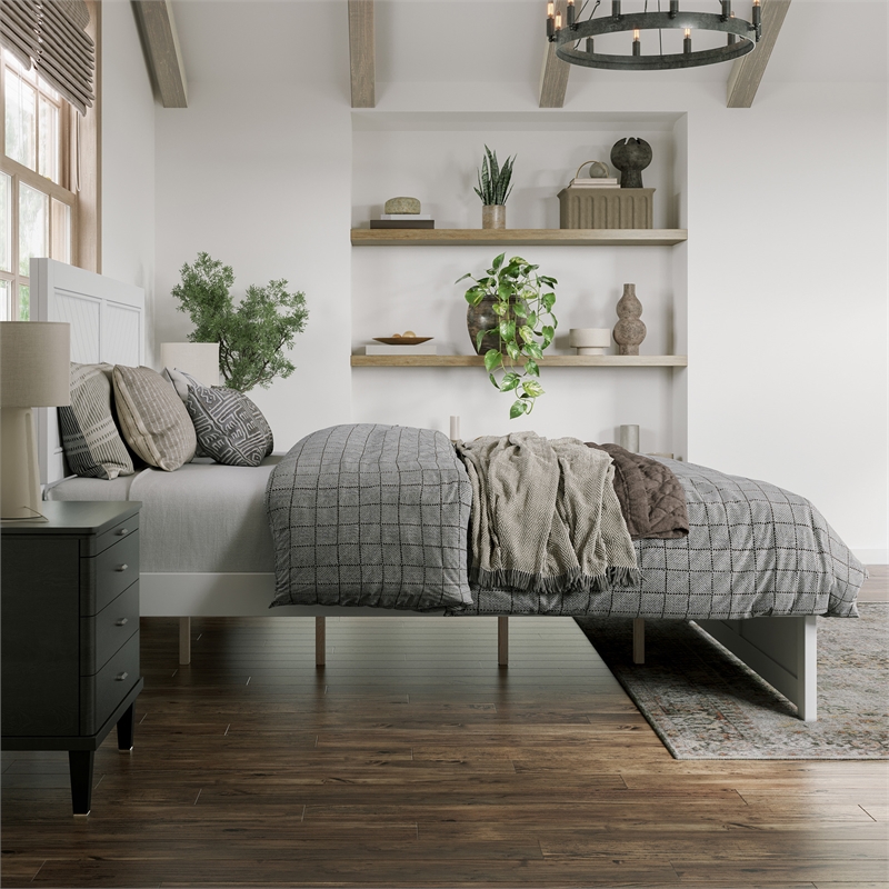 Canyon Queen Wood Platform Bed with Matching Footboard in White