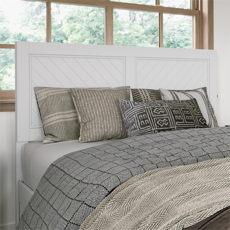 Canyon Queen Wood Platform Bed with Matching Footboard & Trundle in White