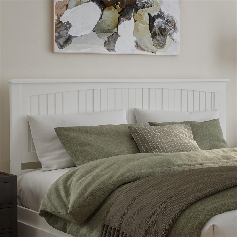 Nantucket King Wood Platform Bed with Matching Footboard and Drawers in White