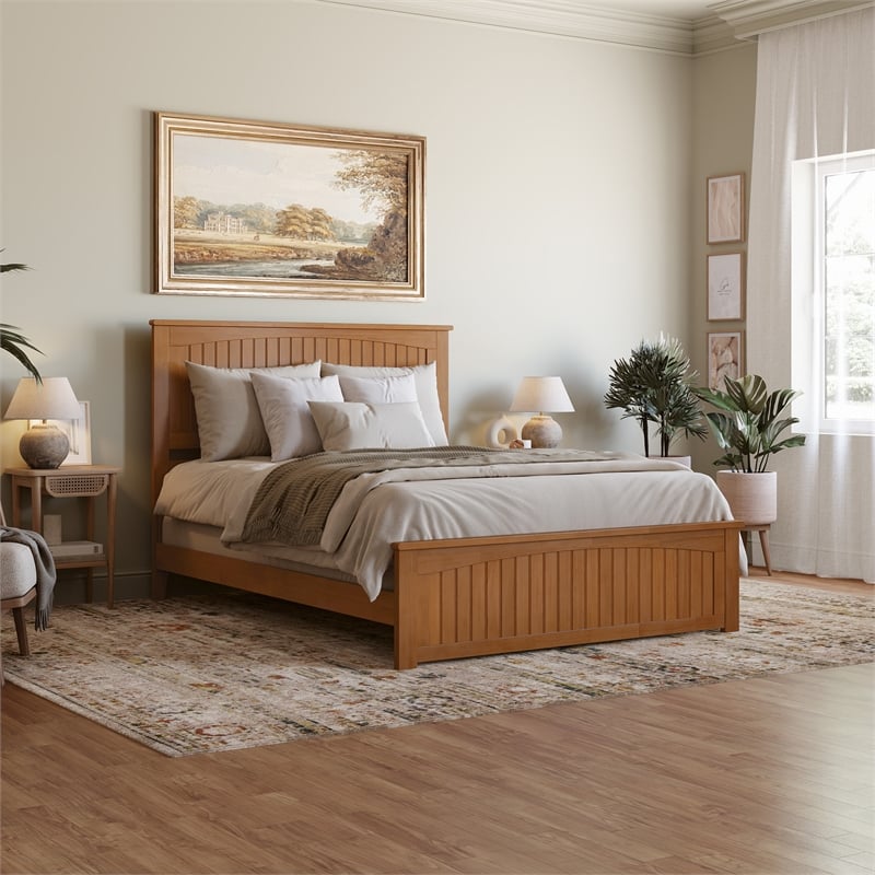 Nantucket Queen Wood Foundation Bed with Matching Footboard in Light Toffee