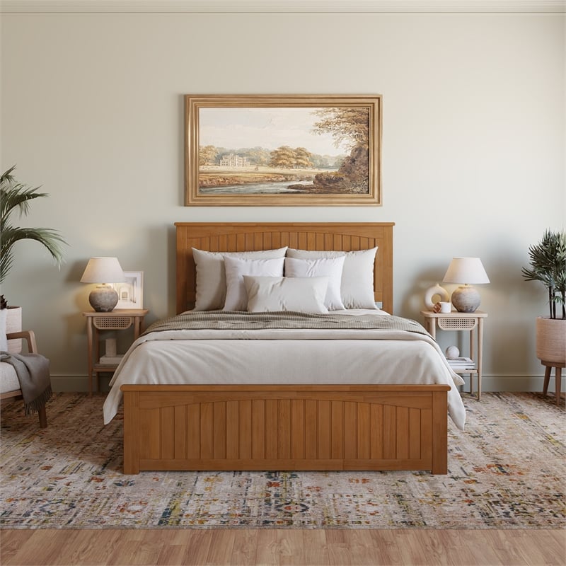 Nantucket Queen Wood Foundation Bed with Matching Footboard in Light Toffee
