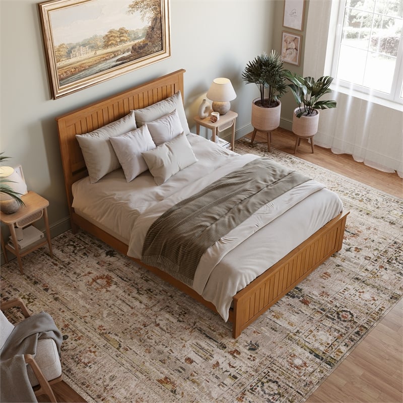 Nantucket Queen Wood Foundation Bed with Matching Footboard in Light Toffee