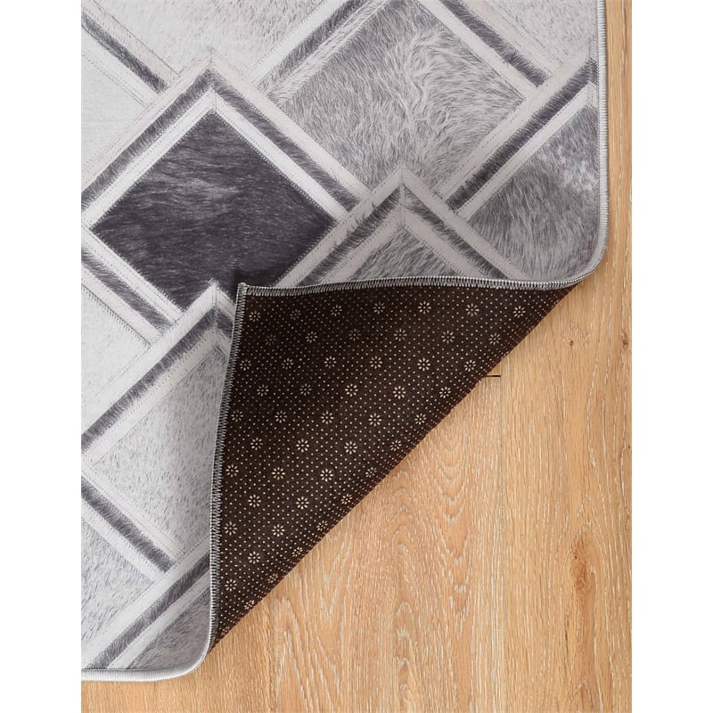 Linon Laredo Fortin Woven Polyester 3'x5' Rug in Gray