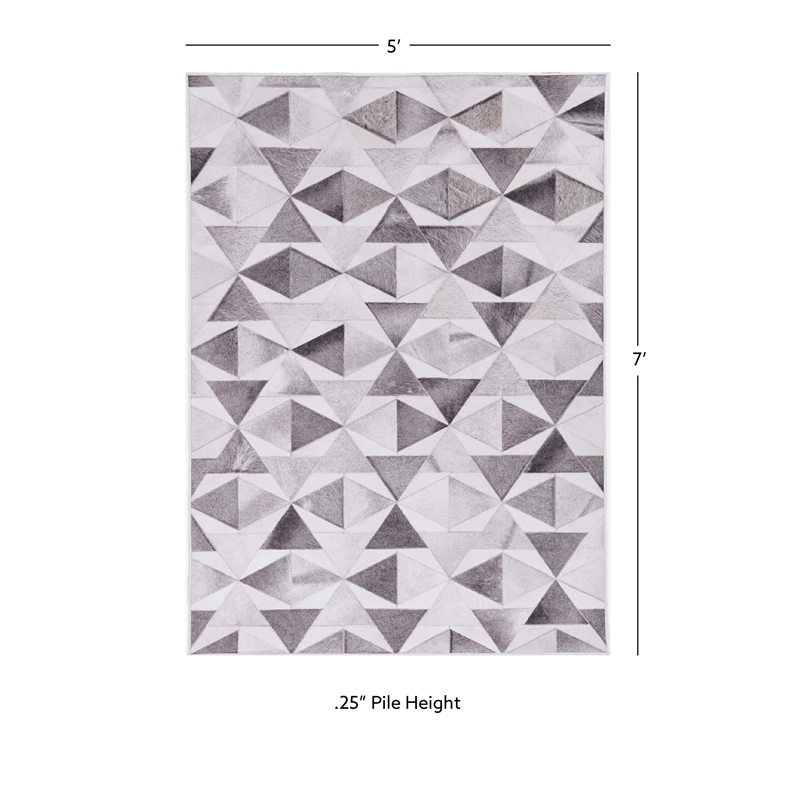 Linon Laredo Trenton Woven Polyester 5'x7' Rug in Gray