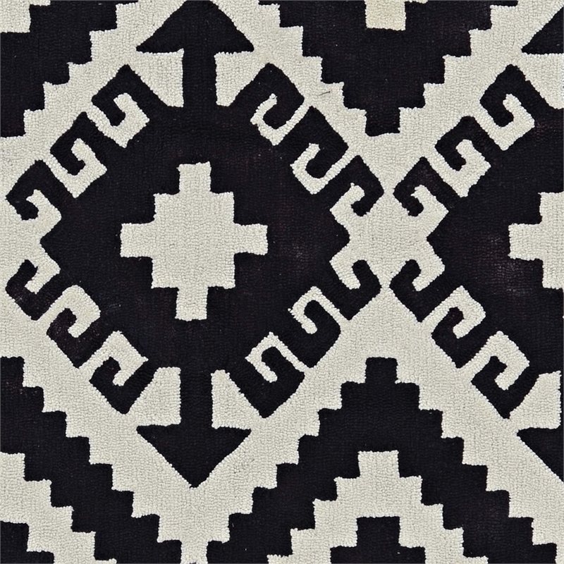 Linon Tripoli Spacely Polyester 5'x7' Rug in Ivory and Black