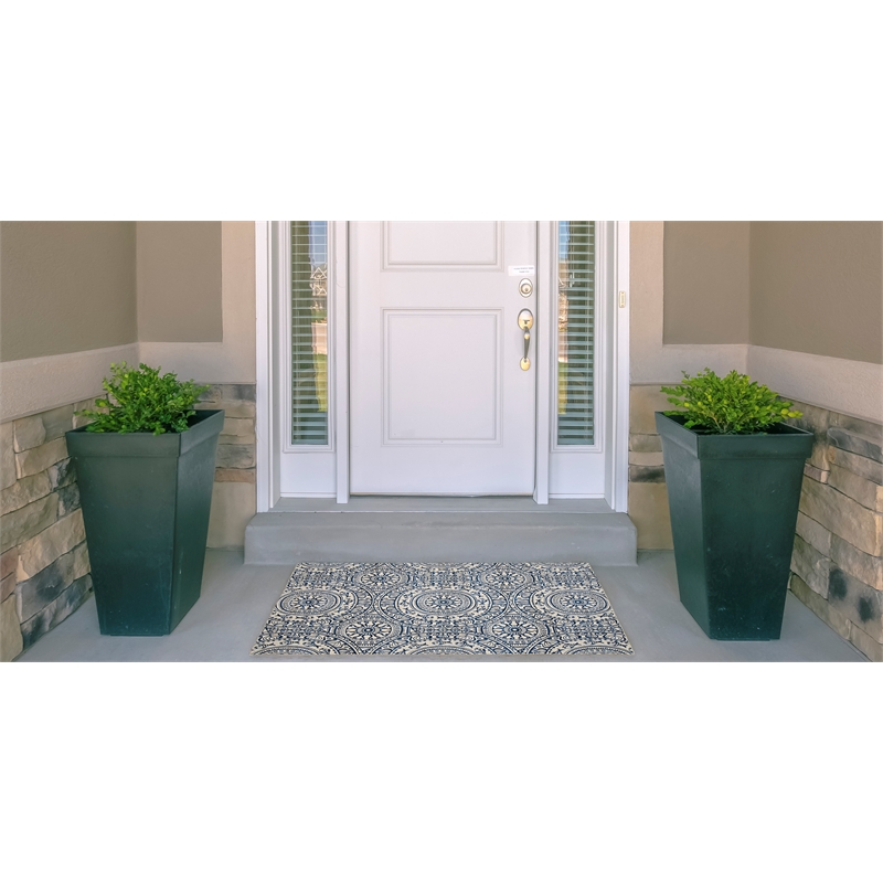 Linon Indoor Outdoor Machine Washable Doria Accent 2'x3' Rug in Smoke Gray