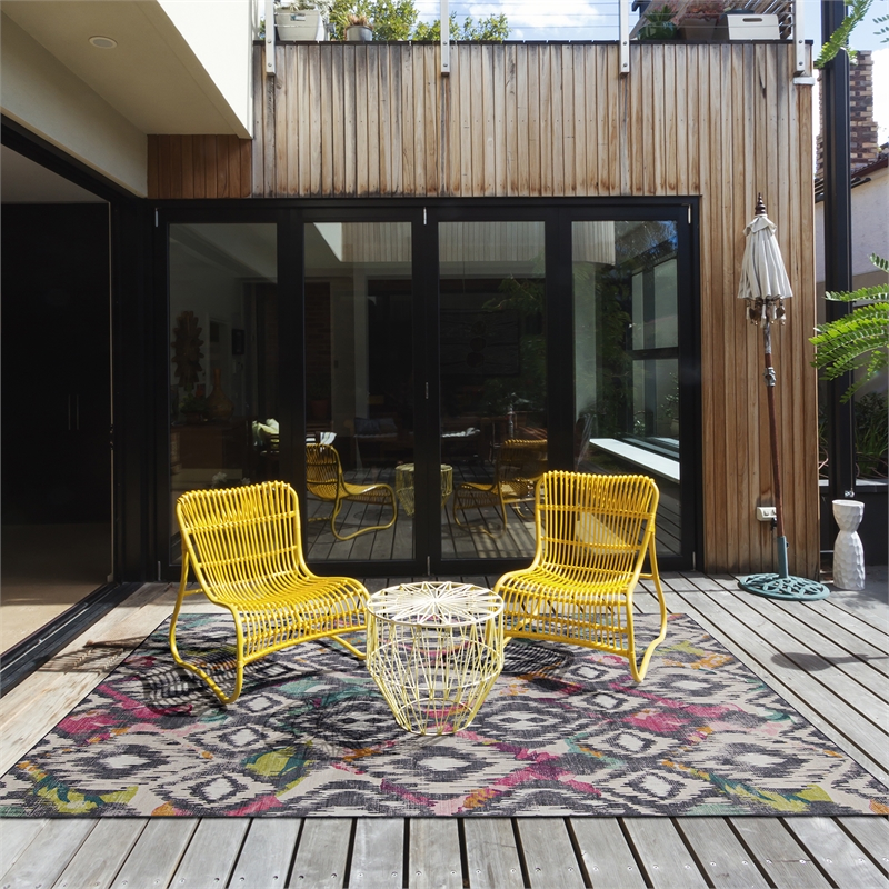 linon indoor outdoor machine washable conch area 7'x9' rug in ivory and gray