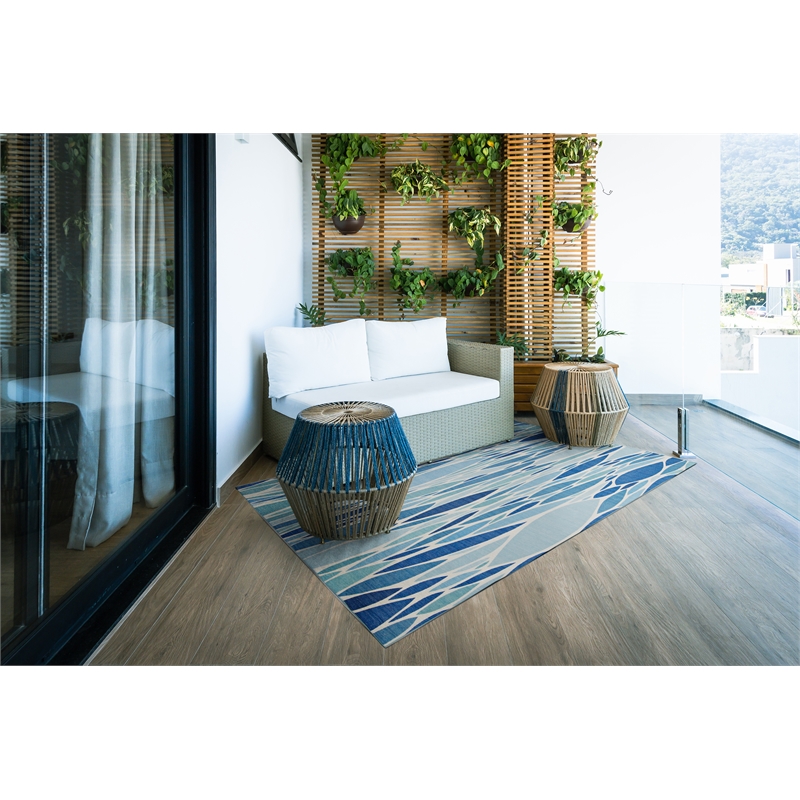 Linon Indoor Outdoor Machine Washable Kai Accent 3'x5' Rug in Blue and Ivory