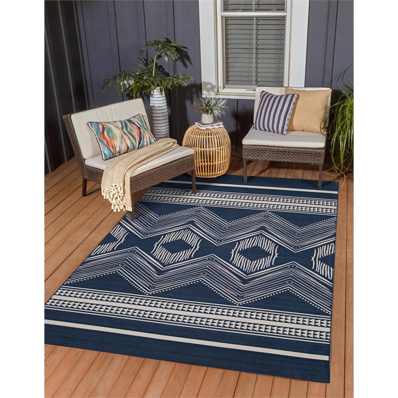 Linon Indoor Outdoor Machine Washable Danton Area 5'x7' Rug in Navy and Ivory
