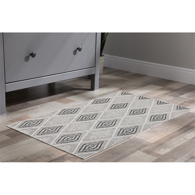 Linon Marion Marko Polyester 2' x 3' Accent Rug in Cream